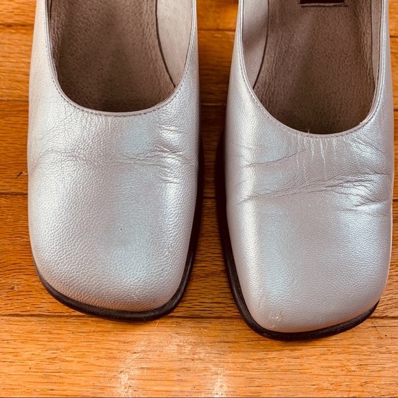 Manel’s silver Mary Jane shoes - Picture 4 of 8